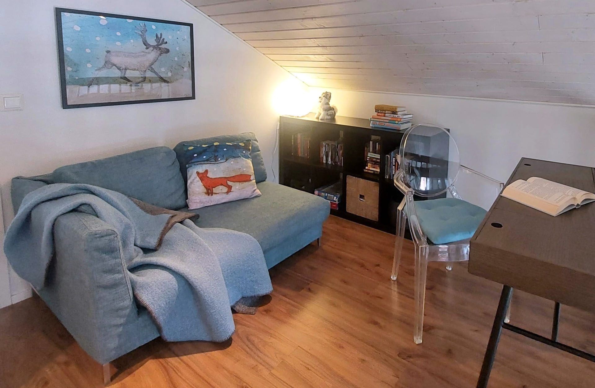 Levin Lumienkeli A6, yläkerran oleskelutila / lounge area upstairs